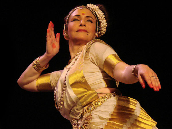 Mohiniyattam