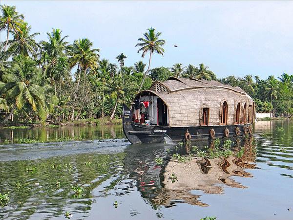 Travel on a Houseboat
