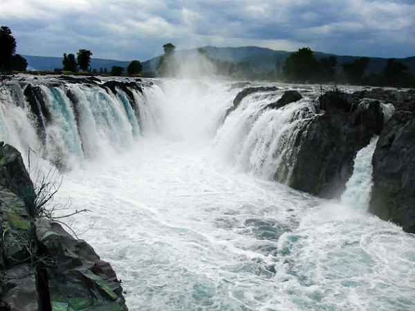Hogenakkal Falls
