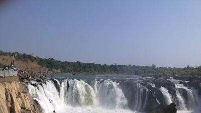 Dhuandhar Falls