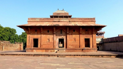 Mariam-Uz-Zamani Palace