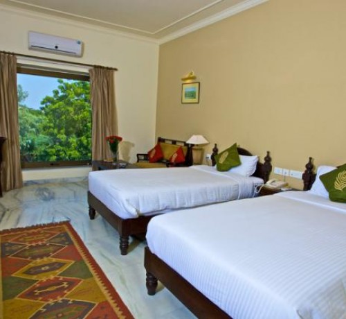 Deluxe_forest_facing_room