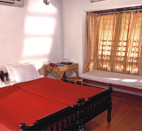 Cottage room2