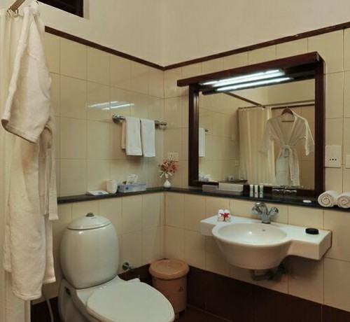 Bathroom Estuary Garden Cottage