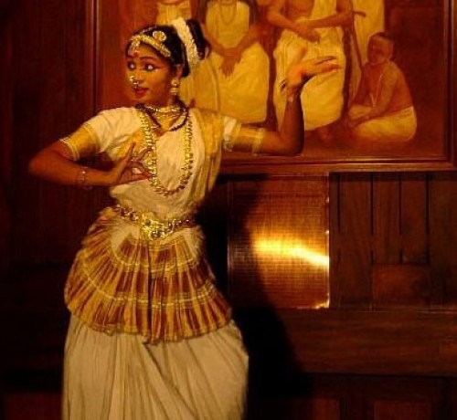 Mohiniyattam Mohiniyattam