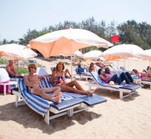 Sunbathing at Resort Sunbeds Sunbathing at Resort Sunbeds