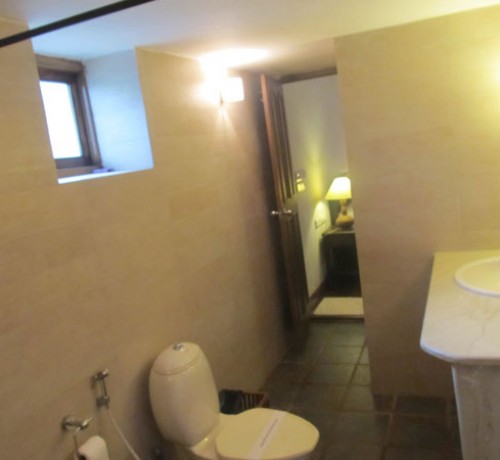 Super Deluxe Luxury Suite: Bathroom