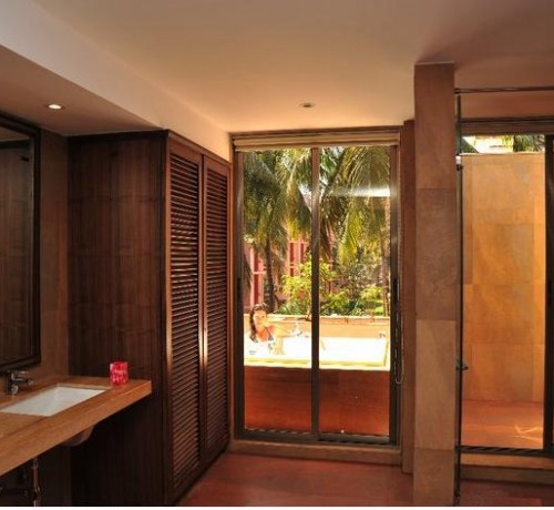 Suite Bathroom