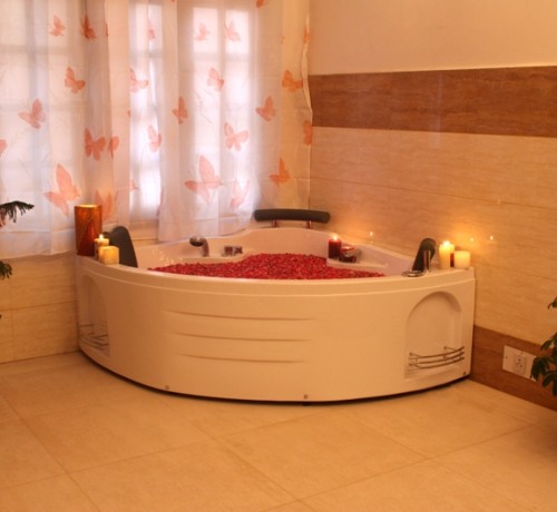Jacuzzi with Wellness Center Jacuzzi with Wellness Center