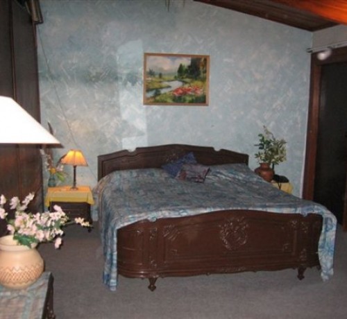 Cottage bedroom