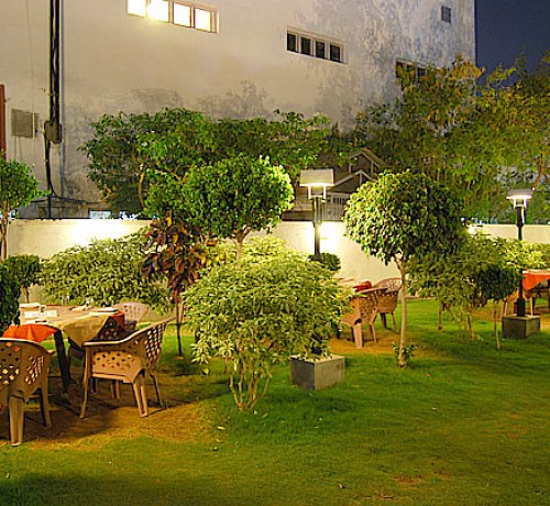 Outdoor Dining Area Outdoor Dining Area