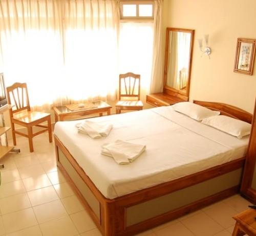 Well-furnished Room Well-furnished Room