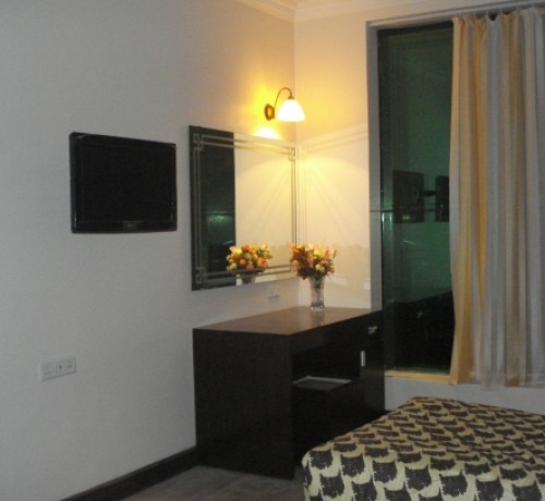Well-furnished Room