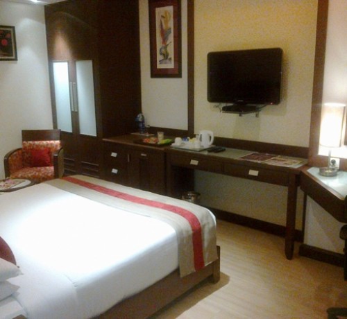 Well-furnished Room Well-furnished Room