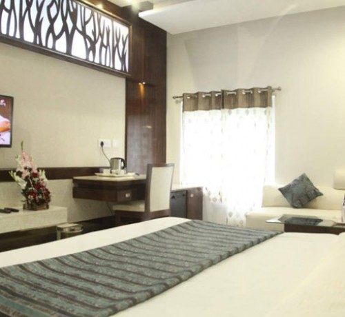 Well-furnished Room Well-furnished Room