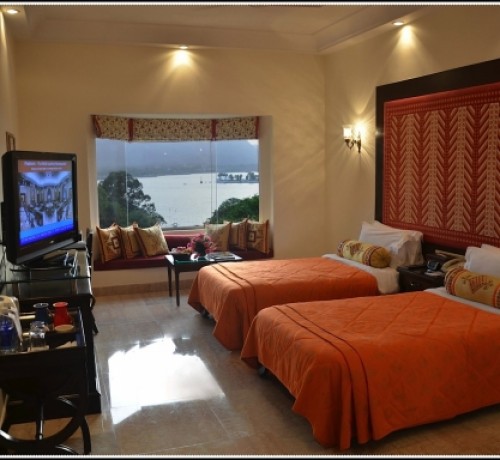 Deluxe Lake View Room