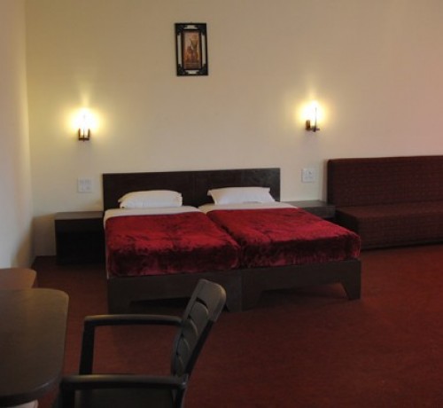 Well-furnished Room