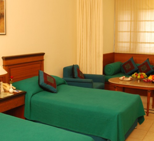 Well-furnished Room Well-furnished Room