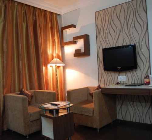 Well-furnished Room Well-furnished Room
