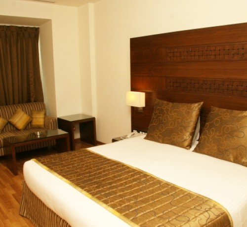 Well-furnished Room Well-furnished Room