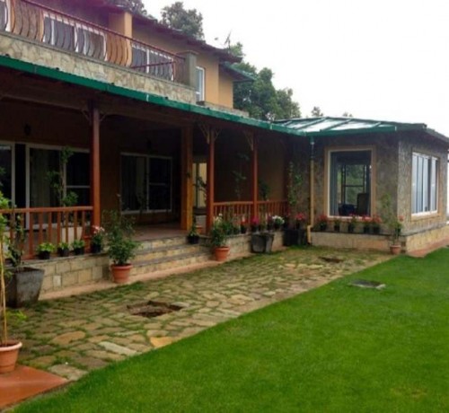 Entering a Villa Entering a Villa