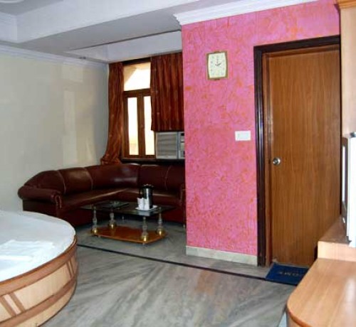 Well-furnished Room