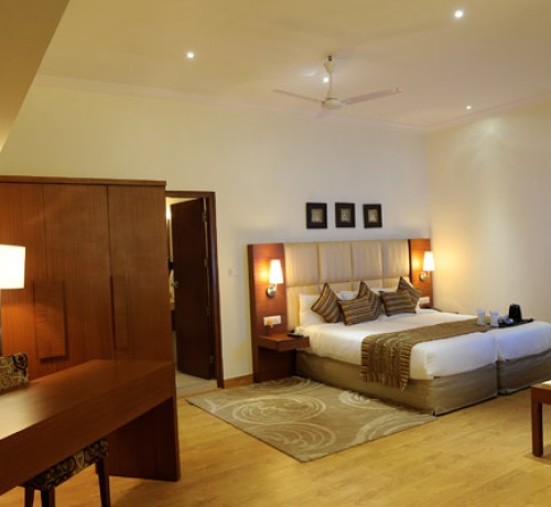Well-furnished Room