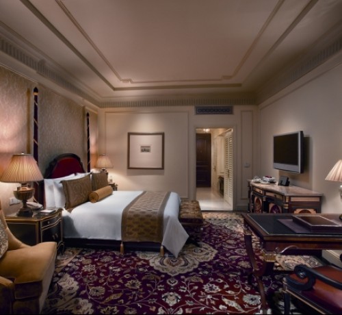 Well-furnished Room Well-furnished Room