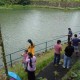 Guests by the lake